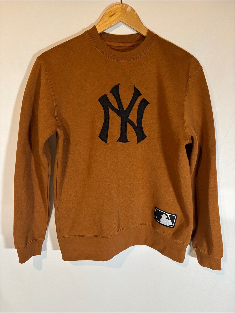 MLB New York Yankees Crewneck Sweatshirt in Brown with Black Logo
